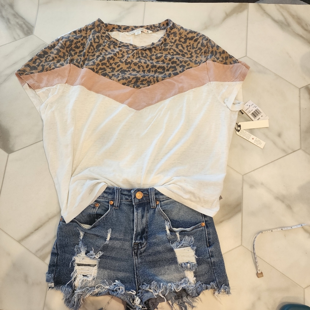 Women's, NEW W/ TAGS, White/ Pink &  Cheetah Mixed Print Tee, Size XL